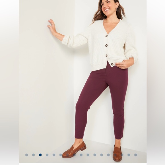 Old Navy pixie cut stretchy pants maroon in color. Size 4 tall - Picture 8 of 9